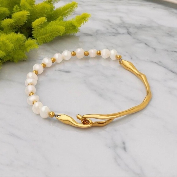 Jewelry - NEW 18K yellow gold plated freshwater pearl bangle bracelet jewelry B27A